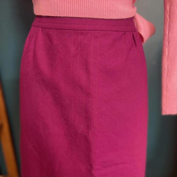 Vintage 1960s 100% Wool Magenta Midi Pencil Skirt size 8 (S/M) - Picture 3 of 8